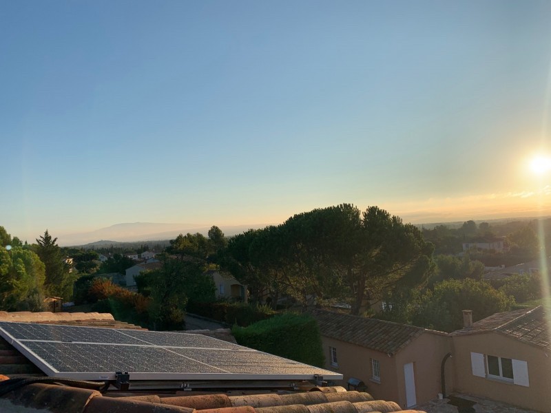 première toiture de panneaux solaires photovoltaïques près d'avignon 84